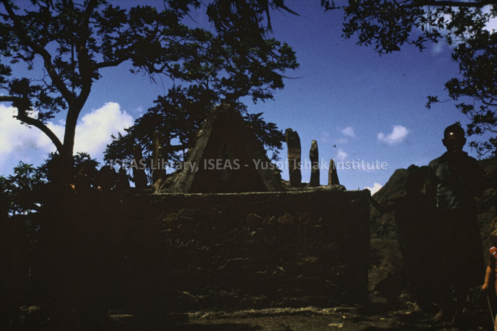 GF004122 - Catholic shrine at head of village