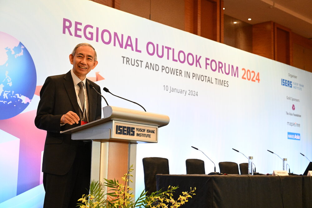 Mr Choi Shing Kwok delivering the Welcome Remarks for Regional Outlook Forum 2024.