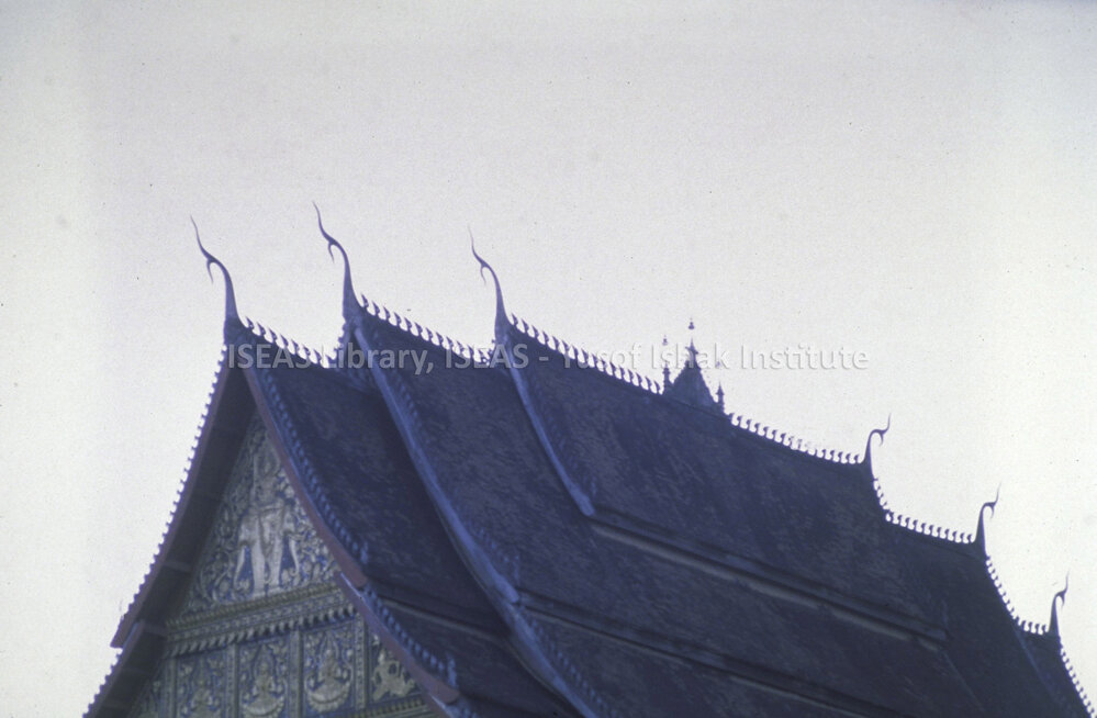 DP31_28 - A view of a three-tiered roof of a temple (?)
